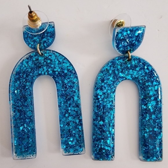 NWT Blue Glittered Resin Arch Dangle Earrings - Picture 7 of 7